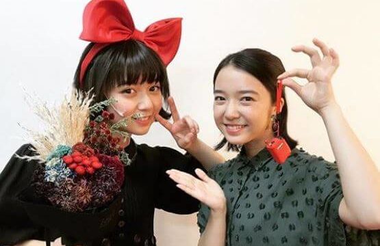 コスプレをする上白石萌音と上白石萌歌