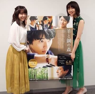 映画の宣伝をする上白石萌音と上白石萌歌