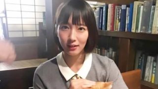 猫を抱く女優・吉岡里帆